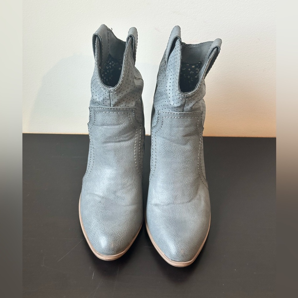 True Craft Gray Ankle Cowboy Boots Woman’s Size 6.5M